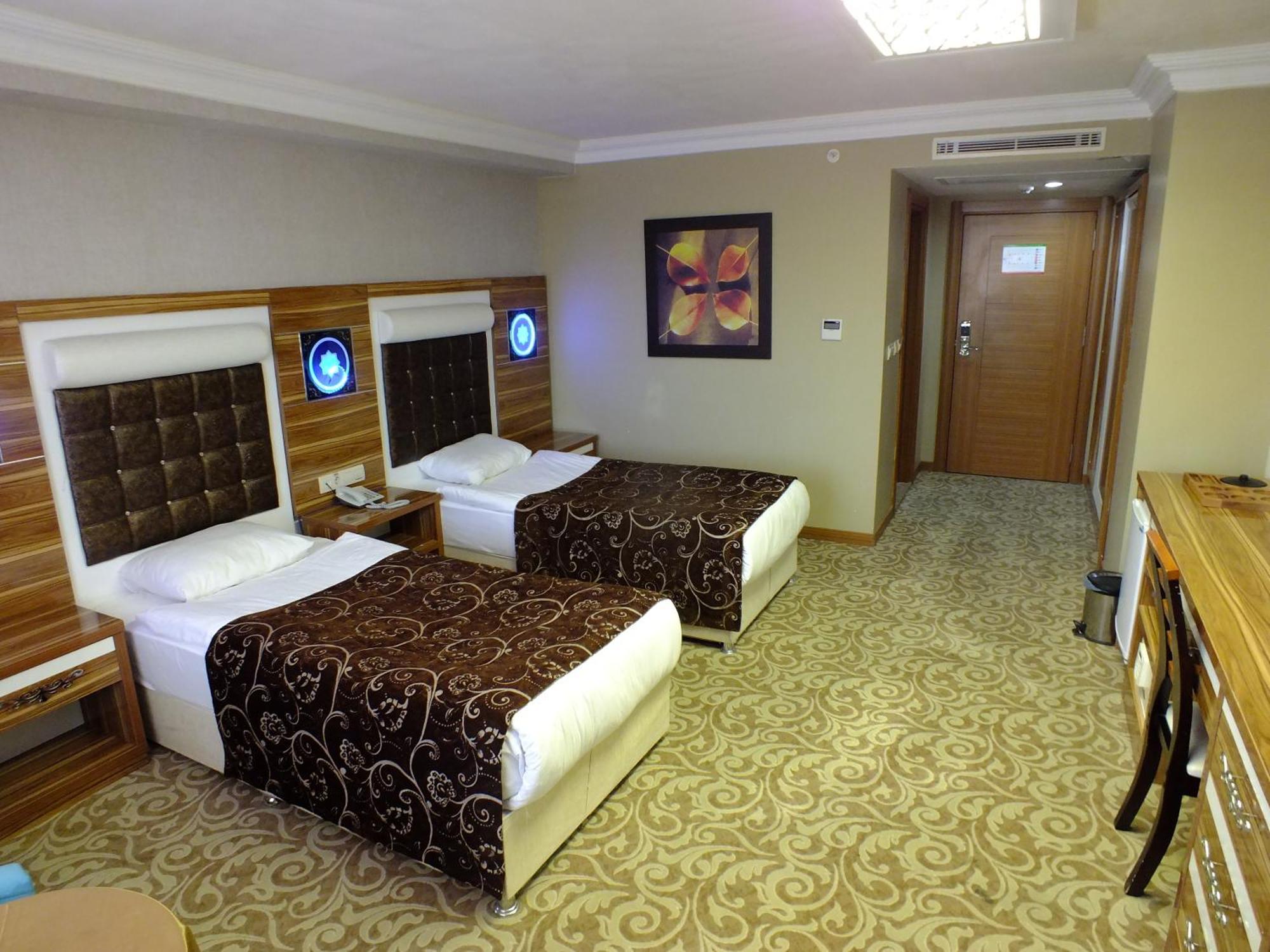 Karaman Demosan Hotel מראה חיצוני תמונה