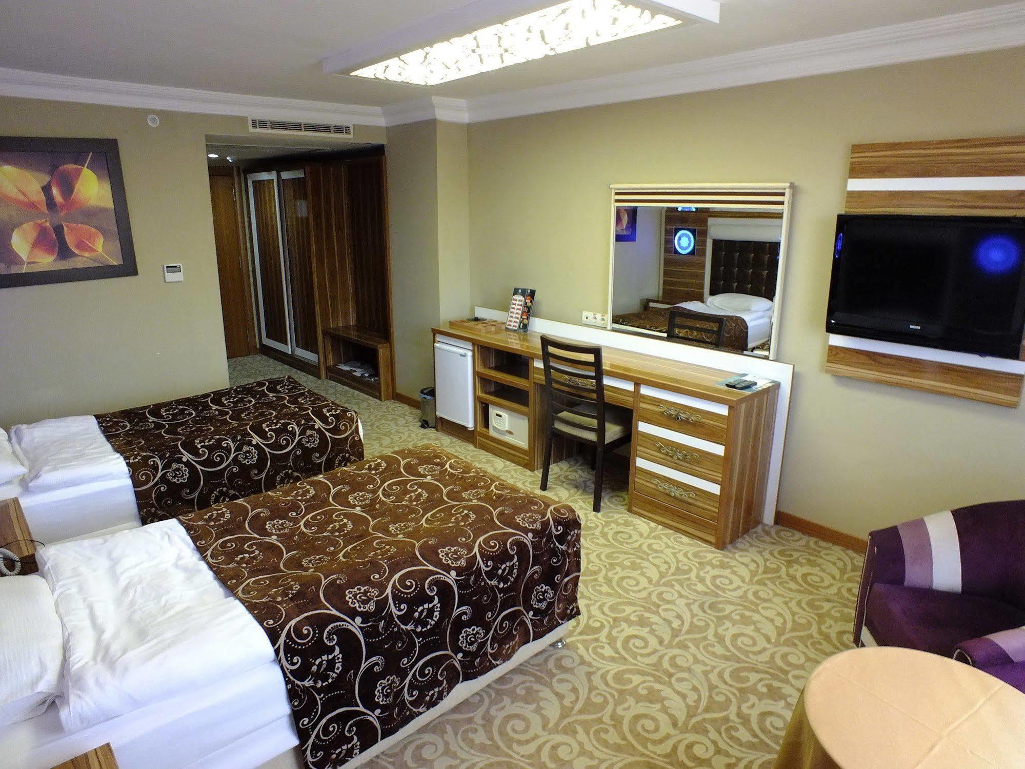 Karaman Demosan Hotel מראה חיצוני תמונה